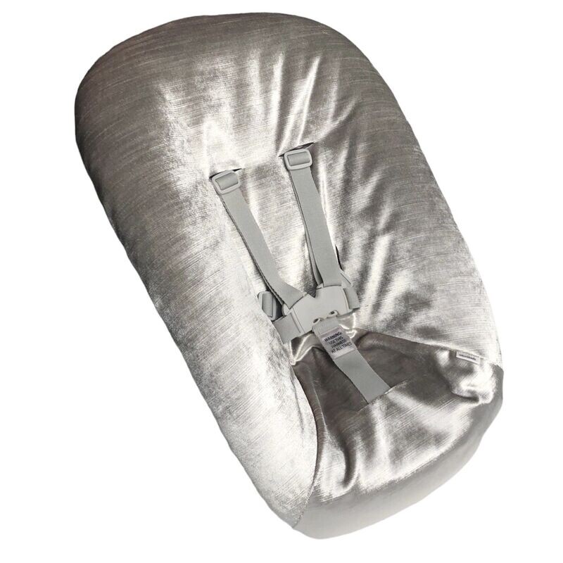 #29 Stokke newborn hoes, Shiny velvet ecru. Ook voor Kidsmill up.