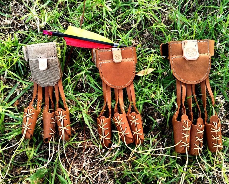 Fully adjustable archery glove