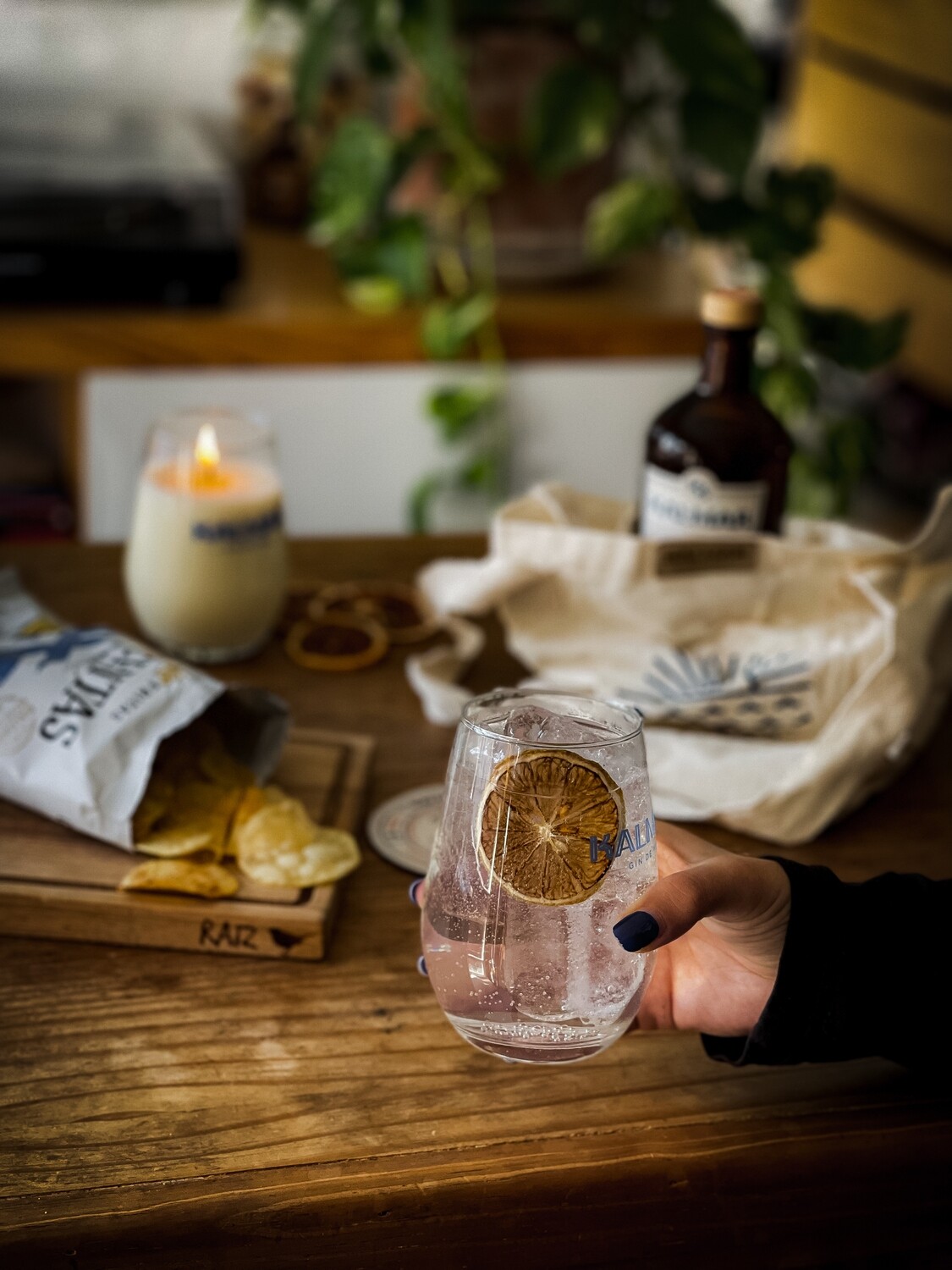 Kit Agosto Kalmar Mate - Botella de Kalmar Gin Yerba Mate + Bolsa Reciclable + Vaso + Vela + Posa Vasos + Papa Gauchitas