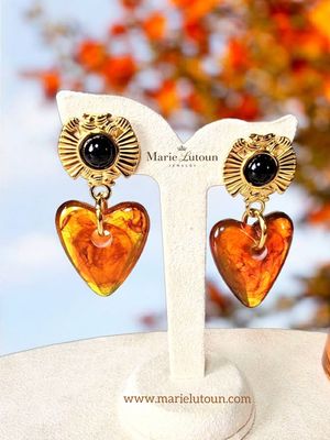 Damen Ohrringe mit Resin Herz aus Edelstahl PVD vergoldet Damen Ohrringe mit Resin Herz aus Edelstahl PVD vergoldet
