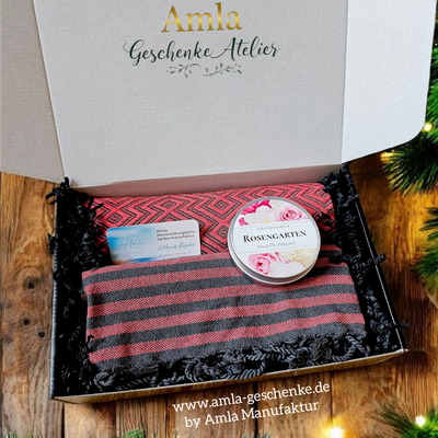 Wellness Geschenkset Pfirsichrot mit Saunatuch und Peeling.