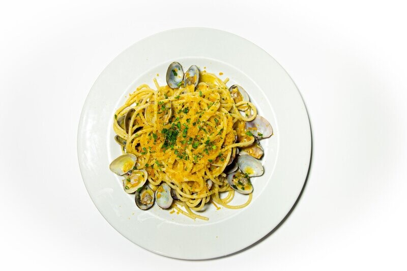 Spaghettoni con vongole e bottarga