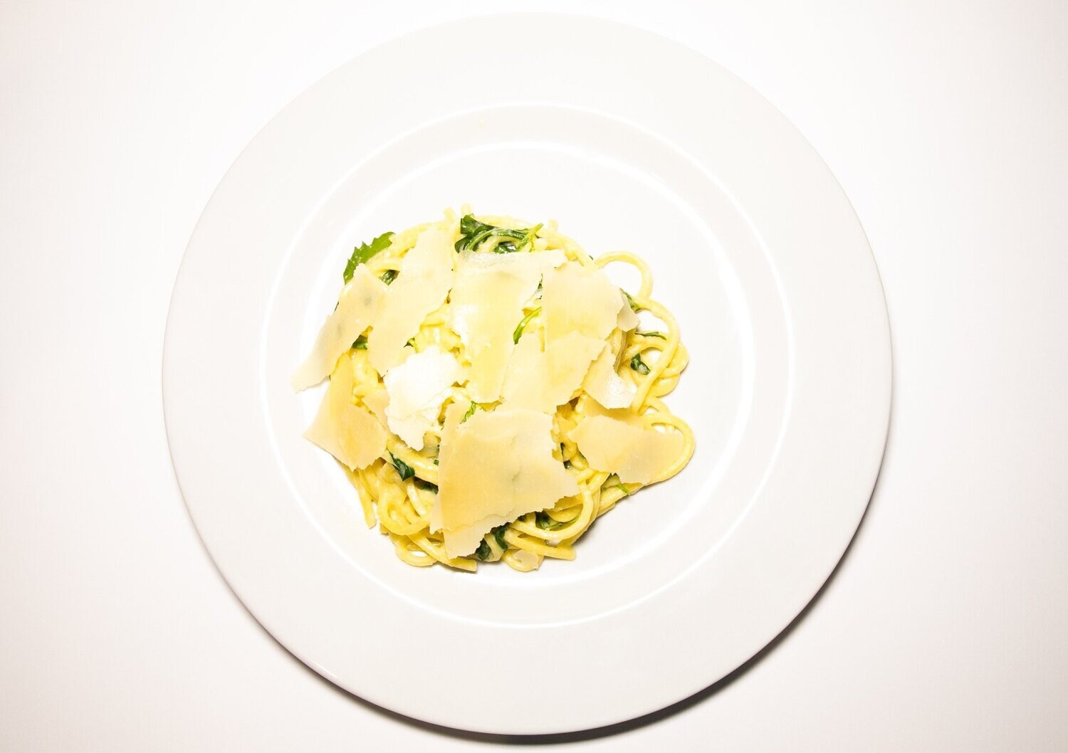 Tonnarelli al limone con rucola e scaglie di parmigiano
