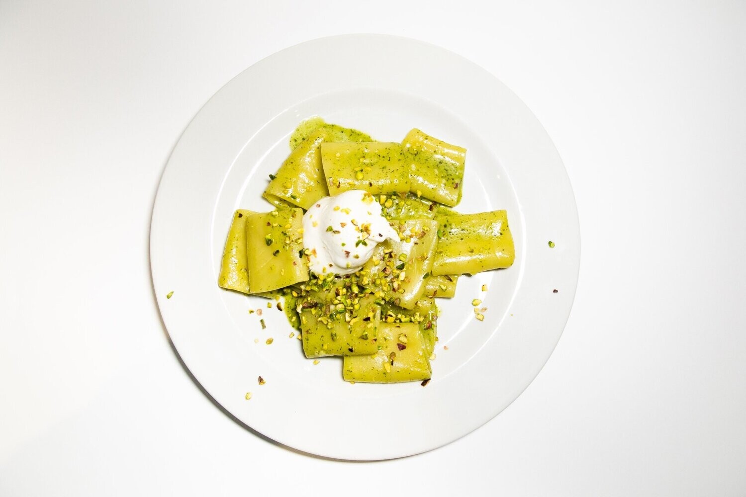 Paccheri di Sorrento con pesto, stracciatella e pistacchio