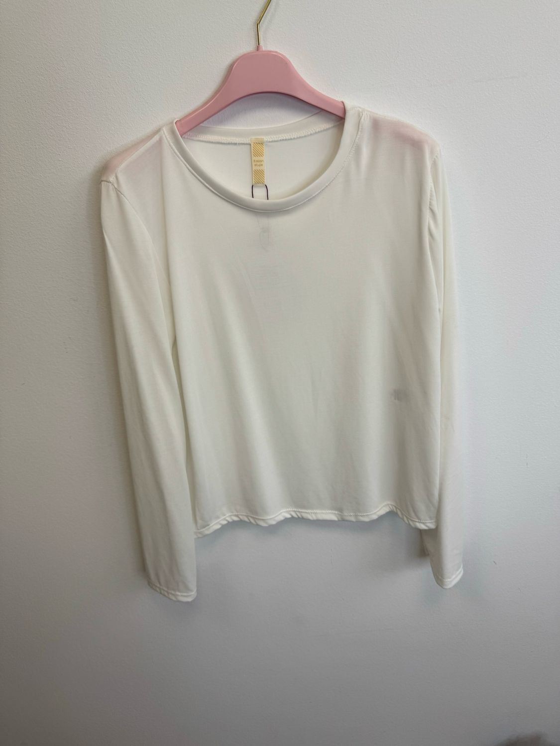 Camiseta con mucha caída blanca 