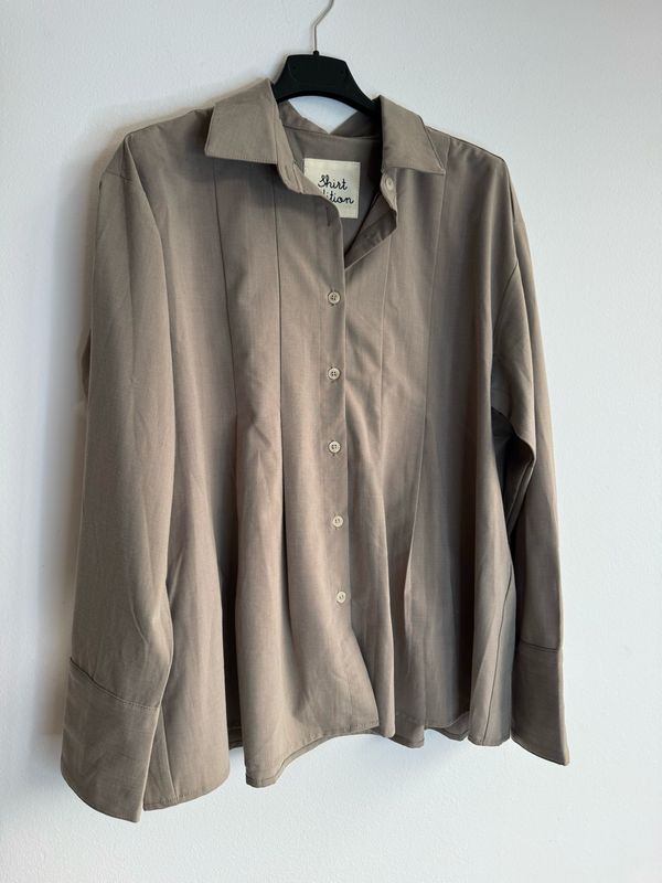 Camisa pliegues beig