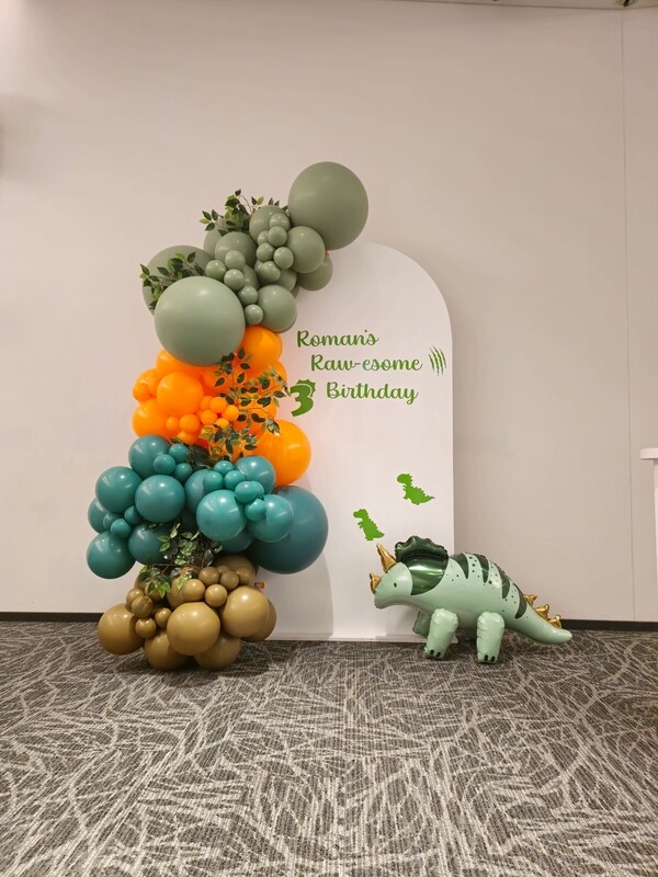 Arch Backdrop - Balloon Garland