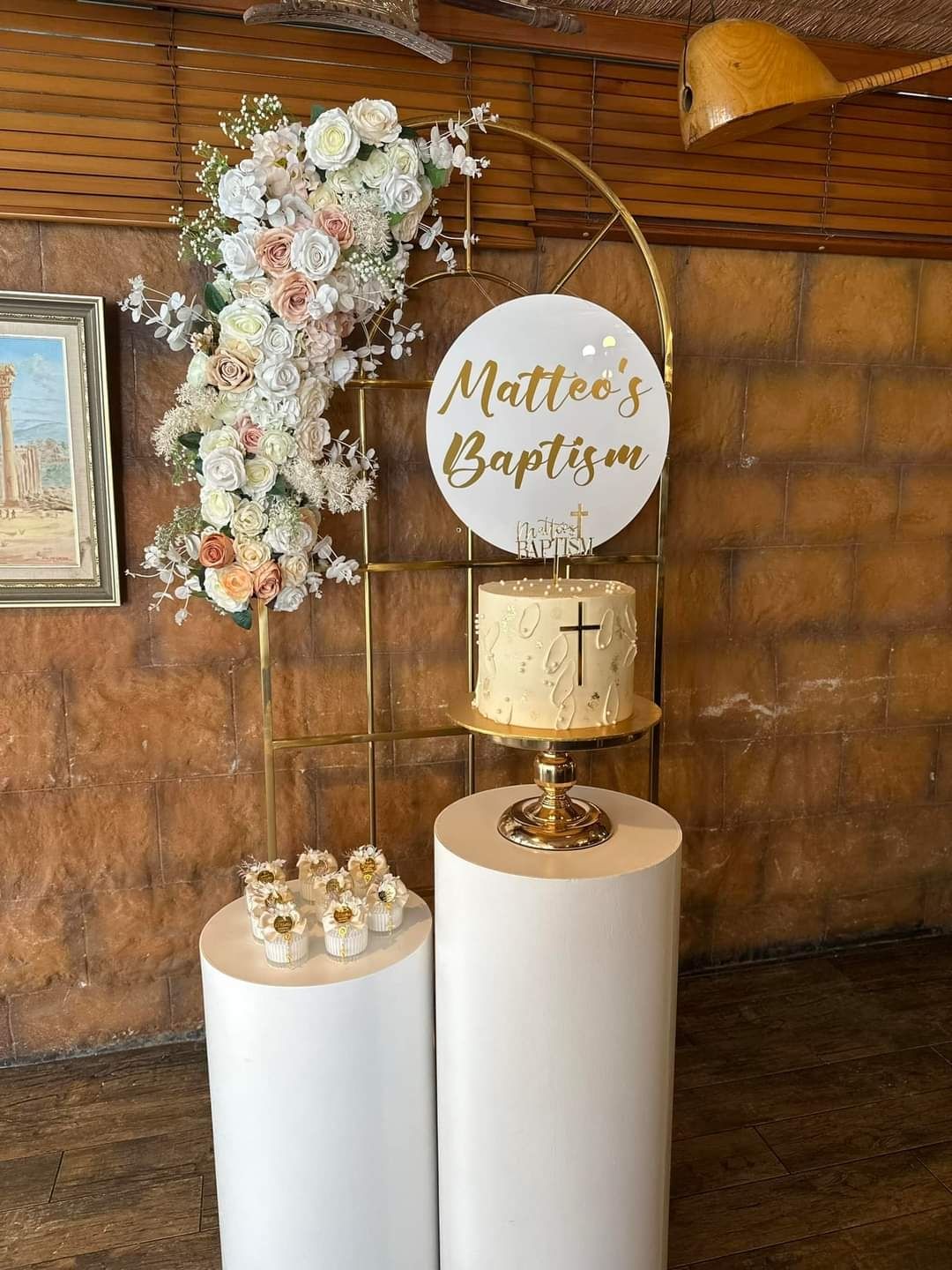 Arch Glossy Backdrop - Gold