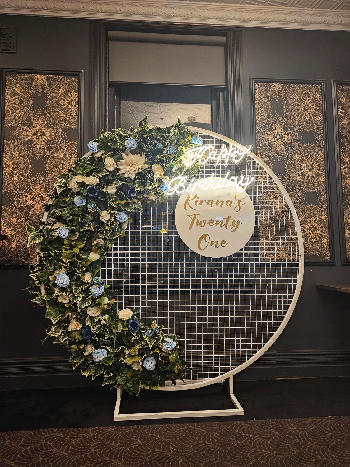 Round Mesh Backdrop - White - Greenery Design