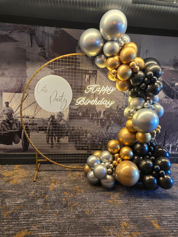 Round Mesh Backdrop - Gold - Balloons
