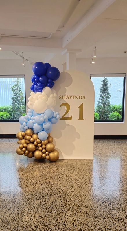 Arch Backdrop - Balloon Garland
