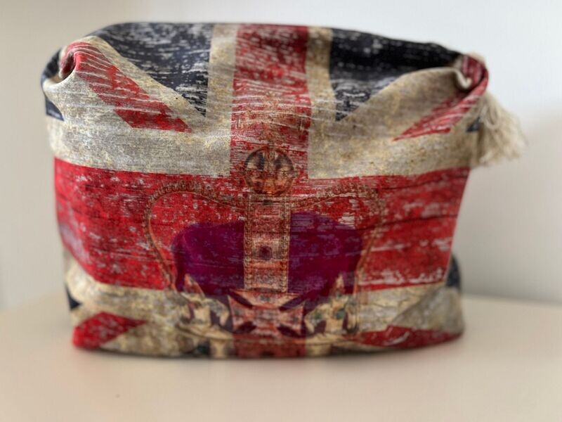 Velvet Washbag Crown & Flag