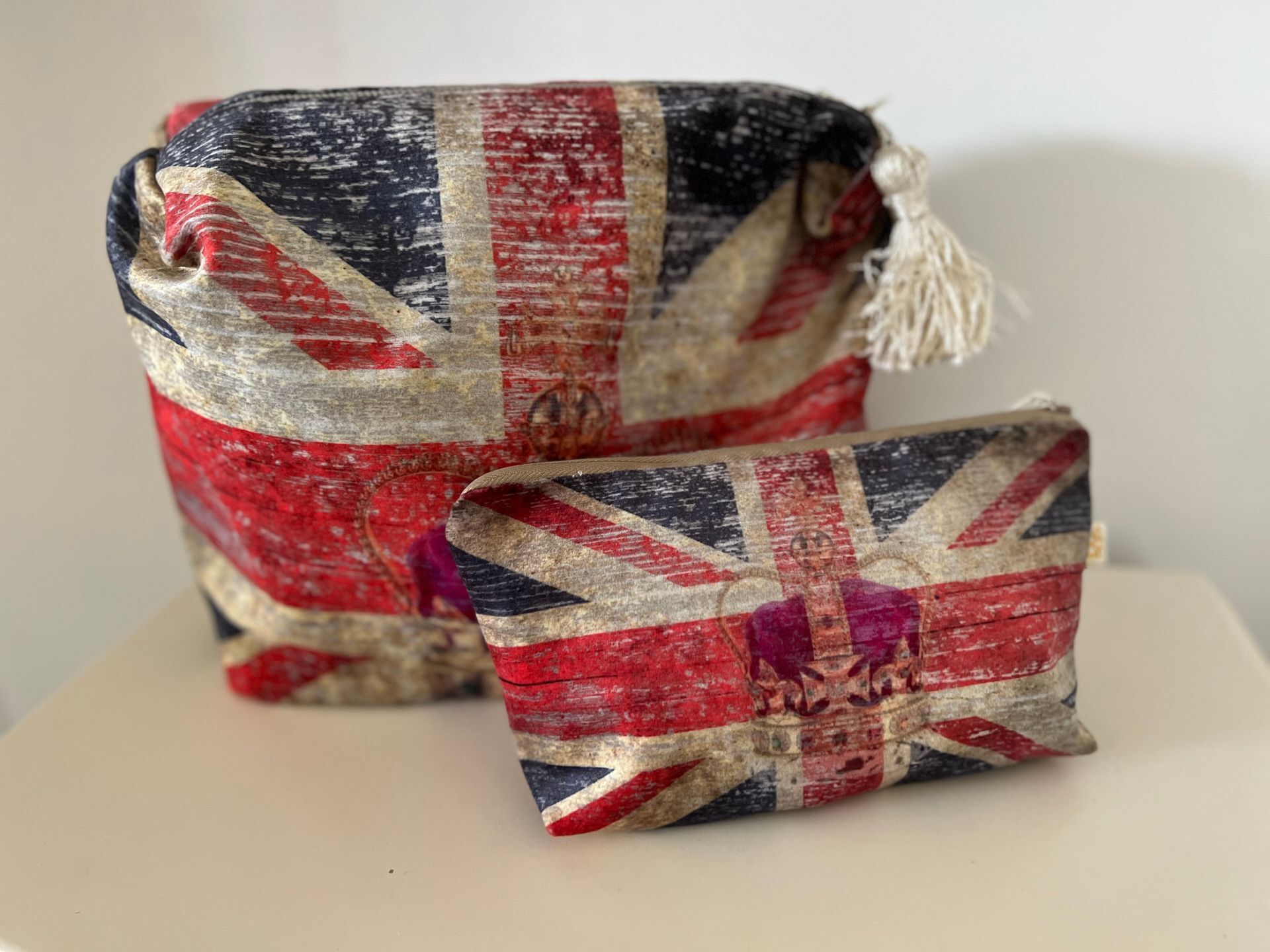 Velvet Washbag Crown & Flag
