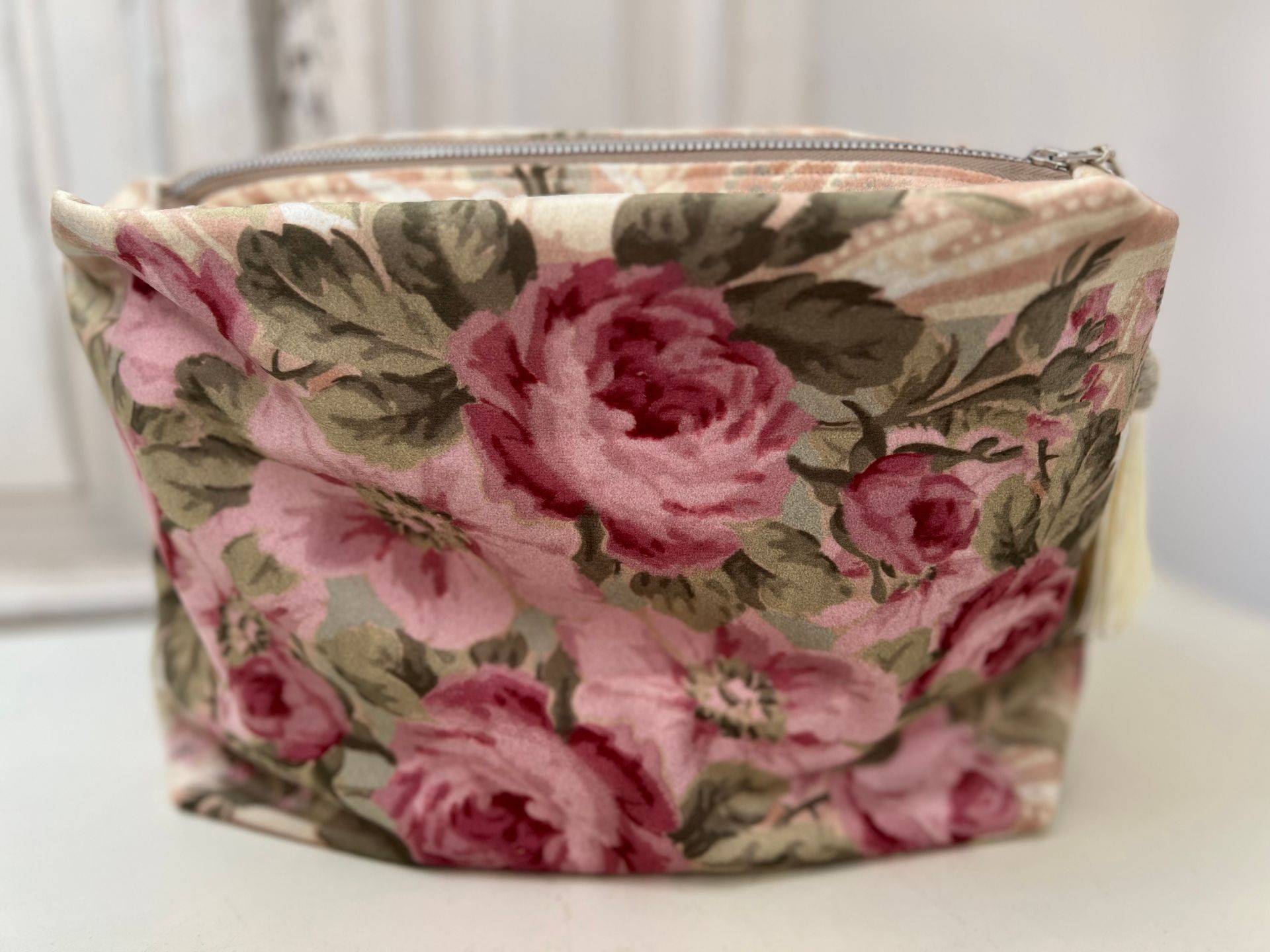 Velvet Washbag Faded Roses