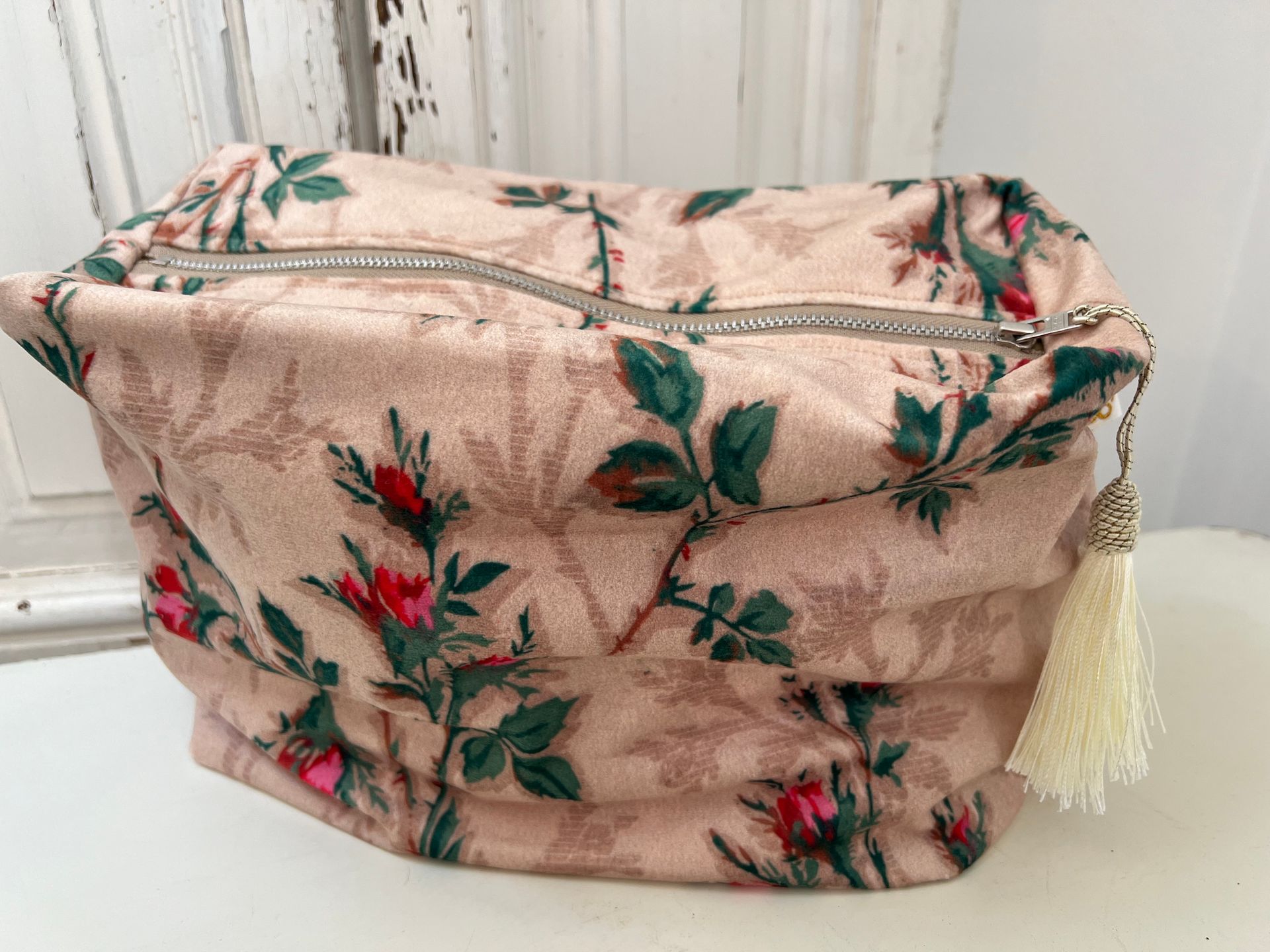 Velvet Washbag Rosebud Wallpaper