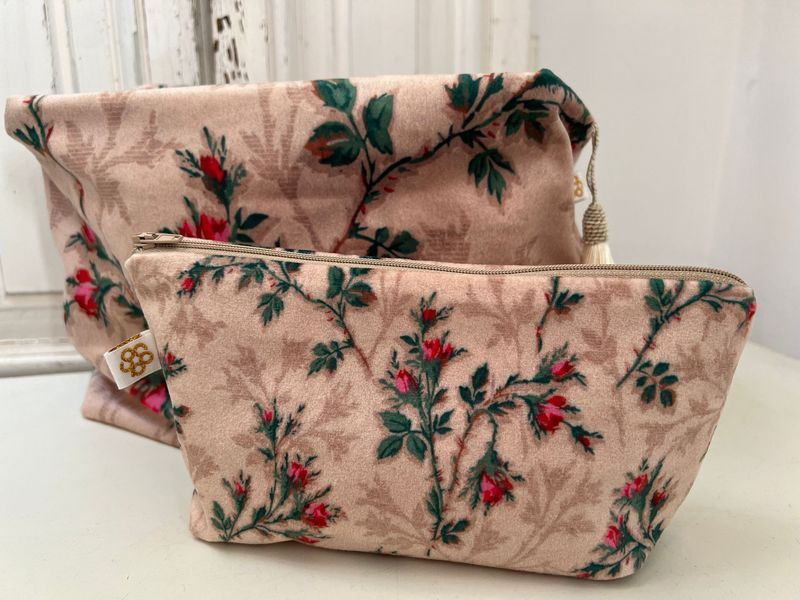 Velvet Washbag Rosebud Wallpaper