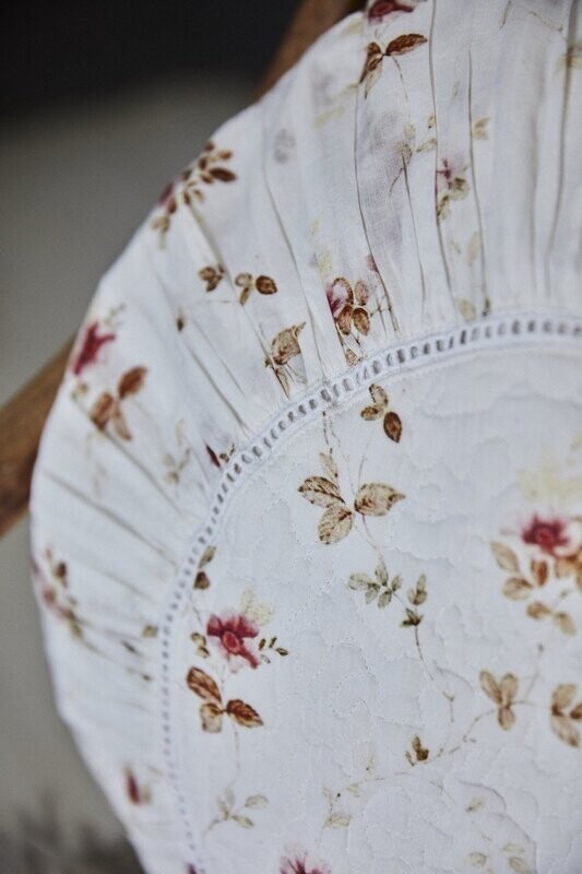 Anne-Mi Vintage Bloom Quilted Cushion Round