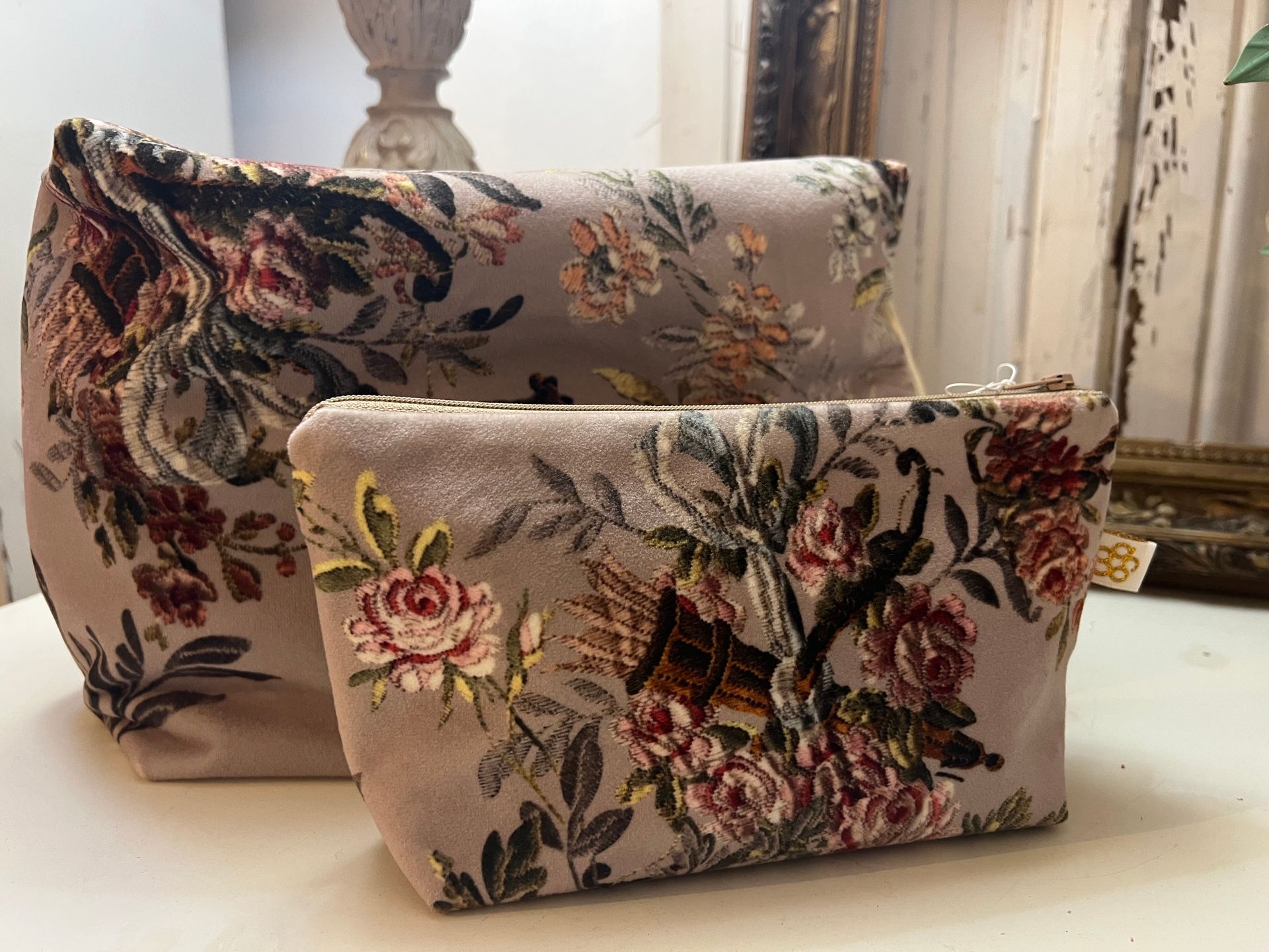 Velvet Washbag Grey Tapestry