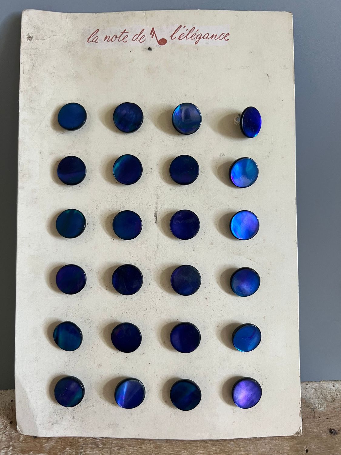 Early 20thc 24 x Dyed Blue/Purple Mother of Pearl Buttons on Original Card Early 20thc 24 x Dyed Blue/Purple Mother of Pearl Buttons on Original Card
