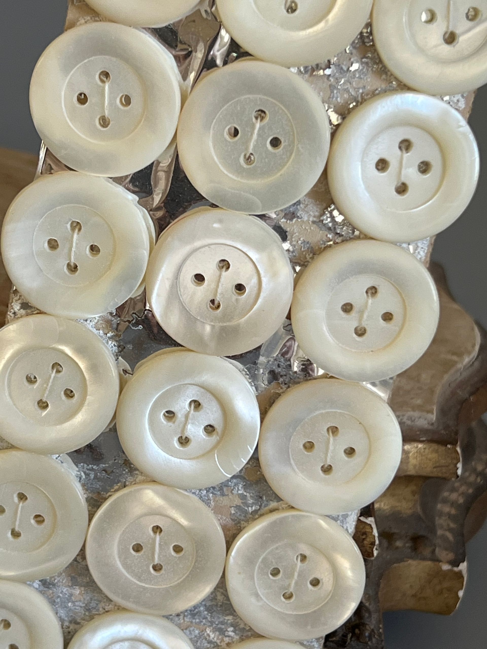 Early 20thc 18 x Mother of Pearl Buttons on Original Card 2.2cm Diameter