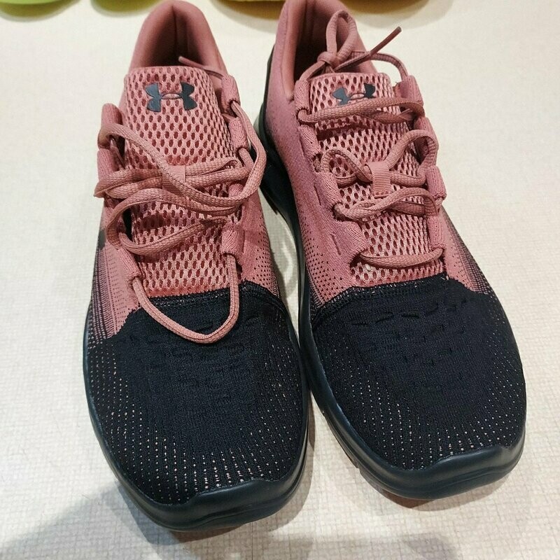 Under Armour DNA Two Tone Running Sneakers UK Size 9