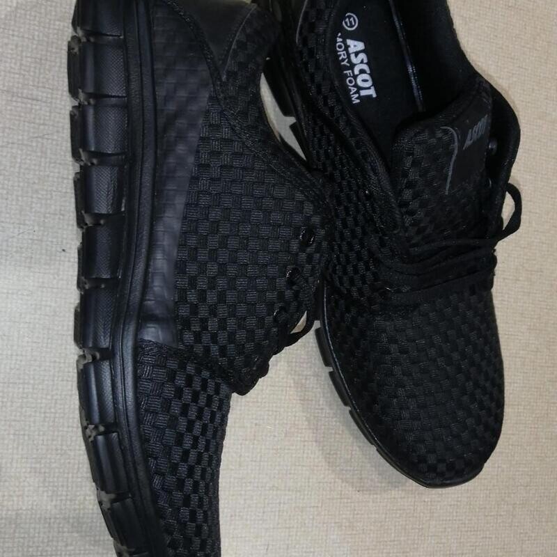 Ascot ultra lightweight triple black stunning sneakers in UK Size 11