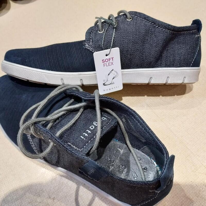 Bugatti soft flex shoe in a Size UK 8