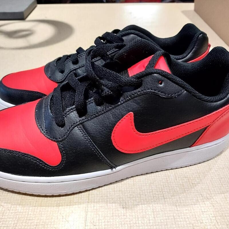 Nike borough court in red and black UK size 8