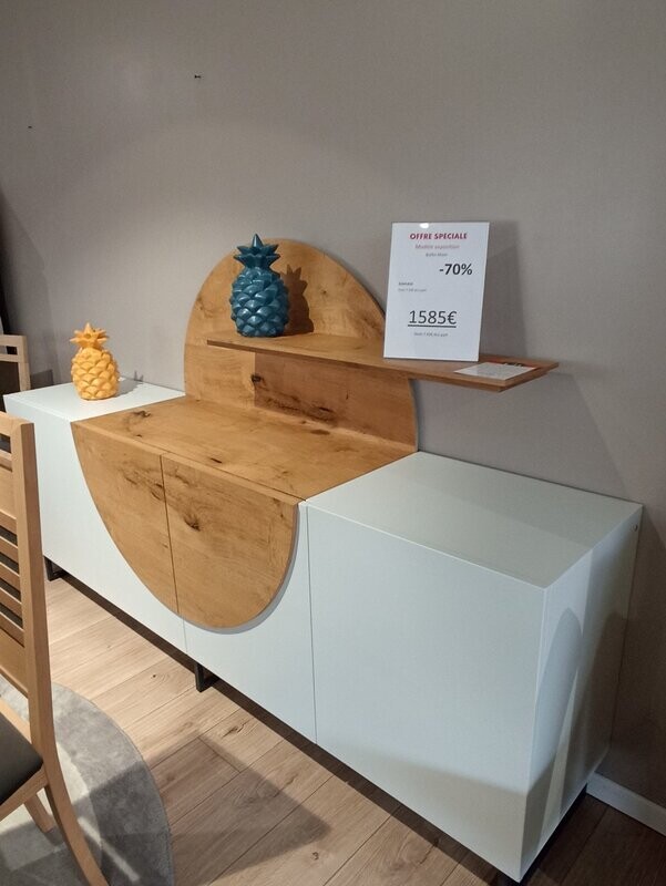Buffet 4 portes avec fond et étagère Buffet 4 portes avec fond et étagère