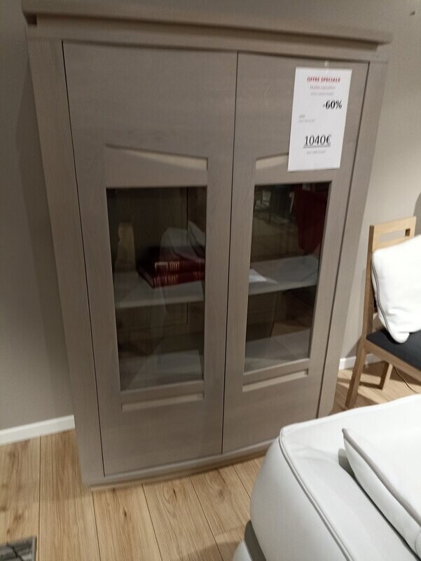 Vitrine 2 portes, 3 étagères en bois Vitrine 2 portes, 3 étagères en bois
