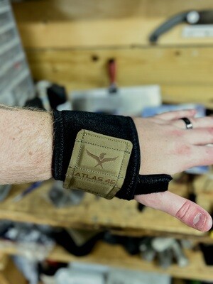 Elastic Wrist Strap with Thumb Hole™ and Magnet V2