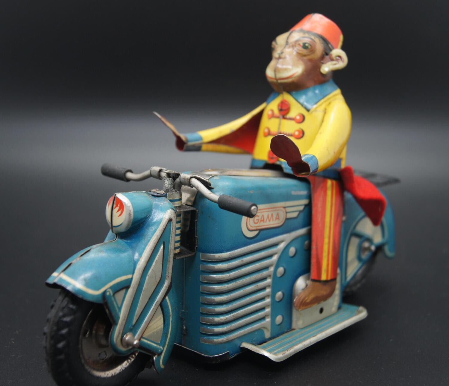 Gama Motorrad mit Affe 
