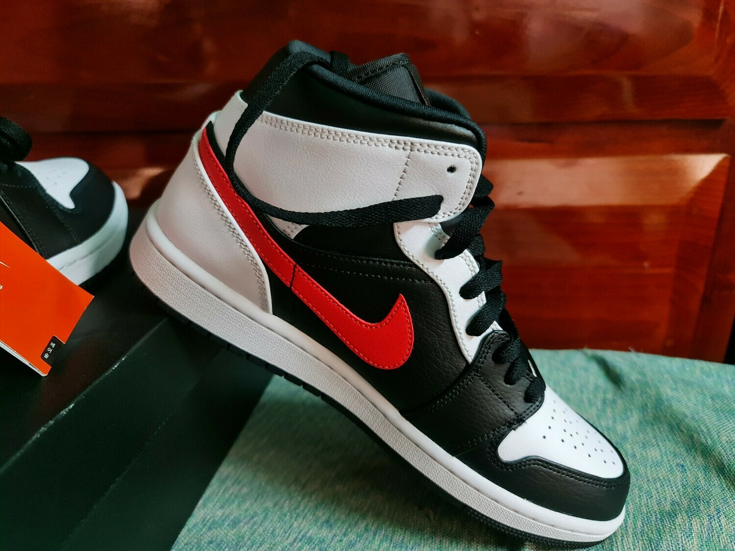 Air Jordan 1 Mid Black Chile Red White