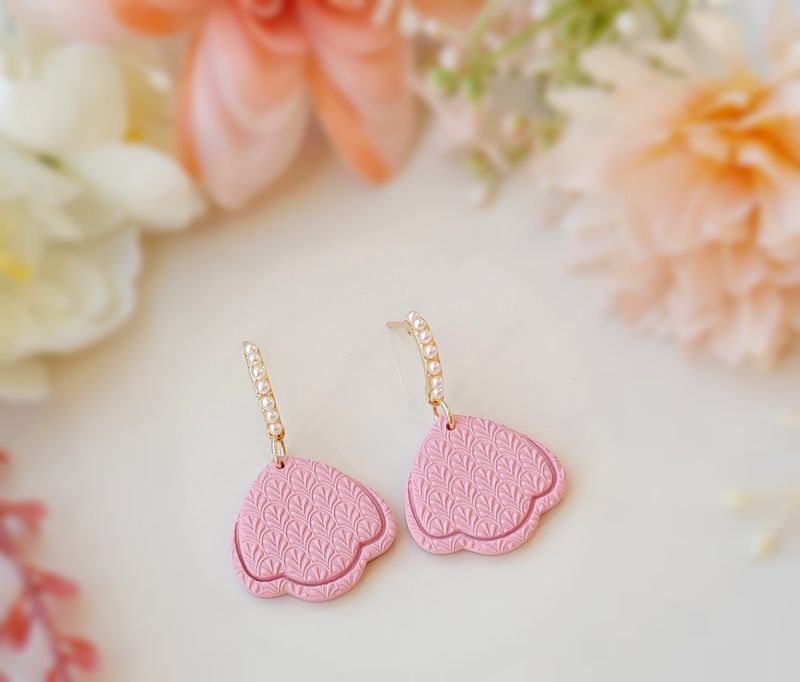 Pearly Ruffle Dangles - Pink