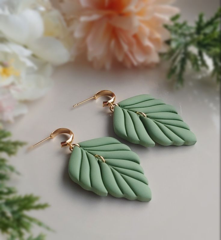 Large Leaf Dangles - Mossy Green