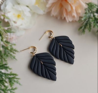 Large Leaf Dangles - Black
