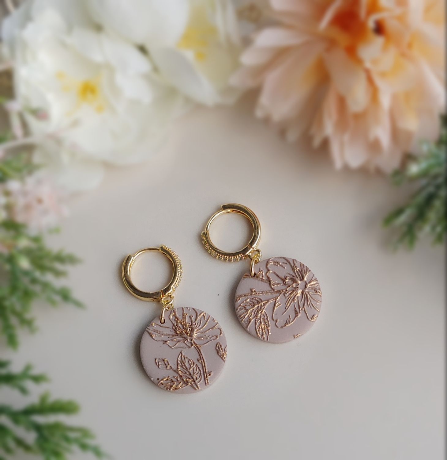 Floral Embossed - Neutral/Gold