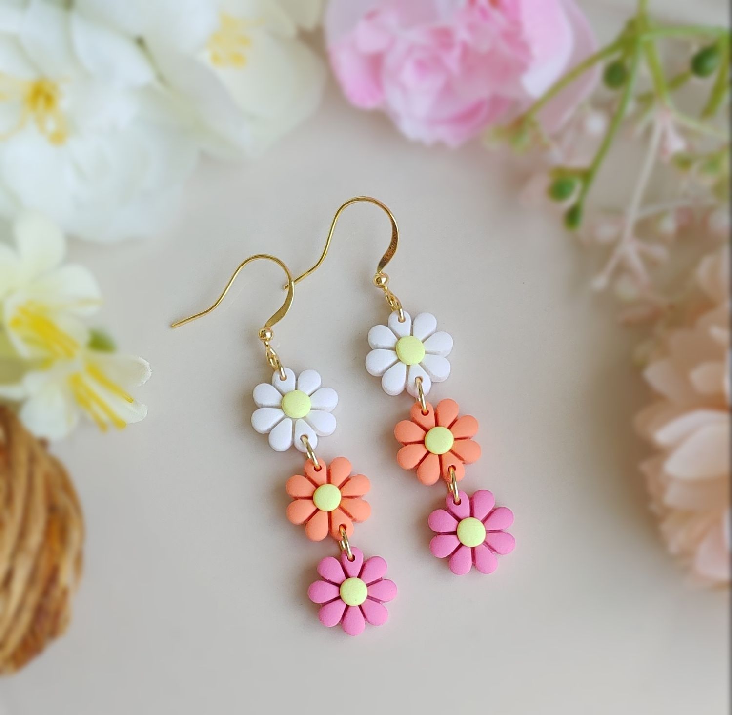 Triple Daisy Dangle - White/Orange/Pink