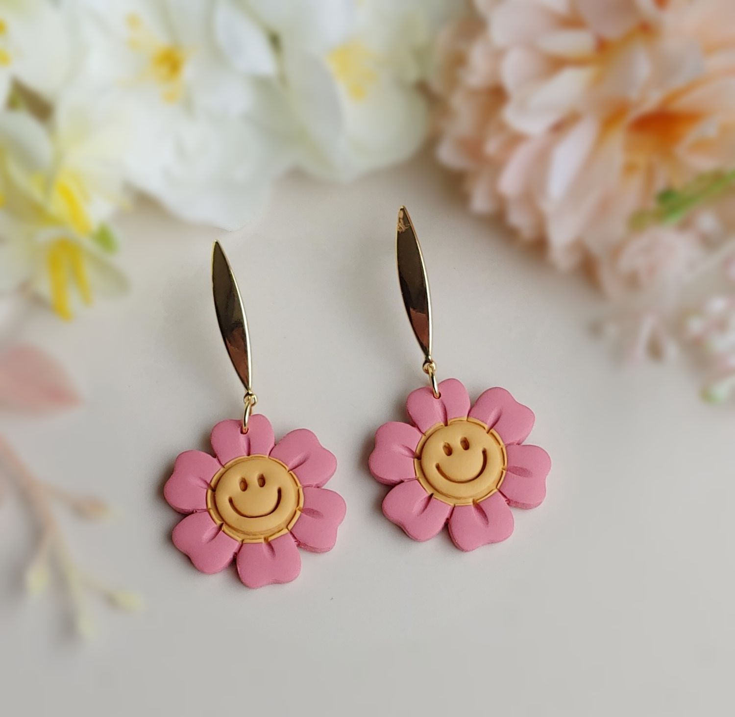 Smiley Daisy Dangles - Pink