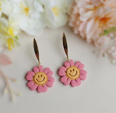 Smiley Daisy Dangles - Pink