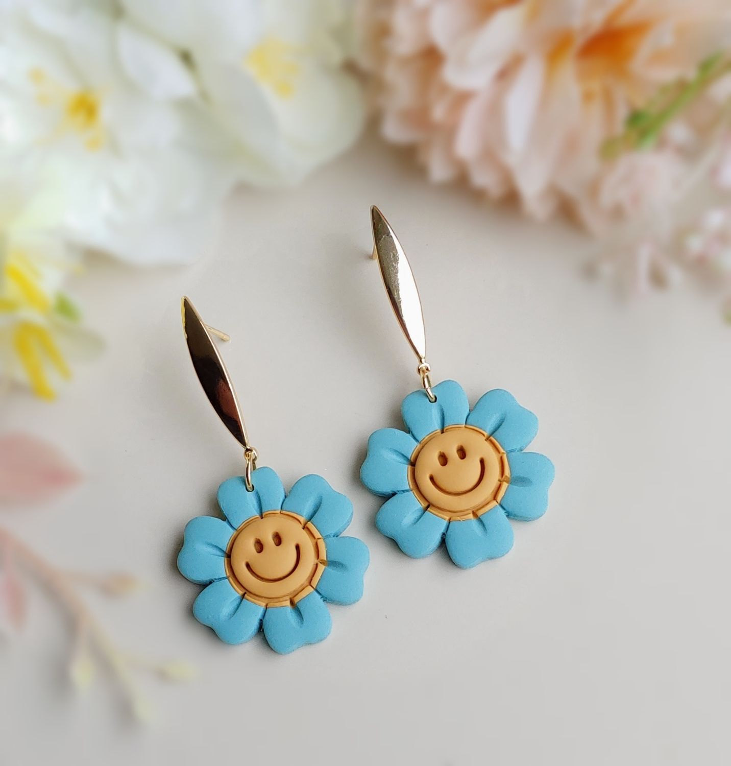 Smiley Daisy Dangles - Blue