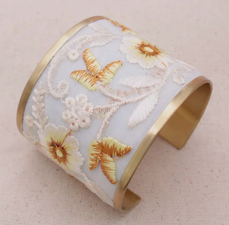 Gift From The Orient-white/gold