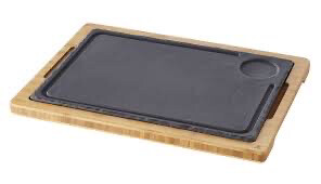 Tabla bamboo 11” x 14-3/4” con plato porcelana negra 13”x9-1/2”