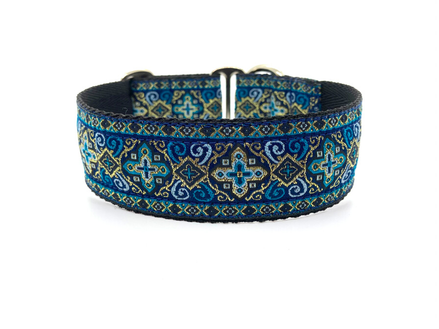 Blue Renaissance House Collar Size 11-13 Satin Lining