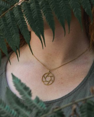 Metal Aperture Camera Necklace | Golden