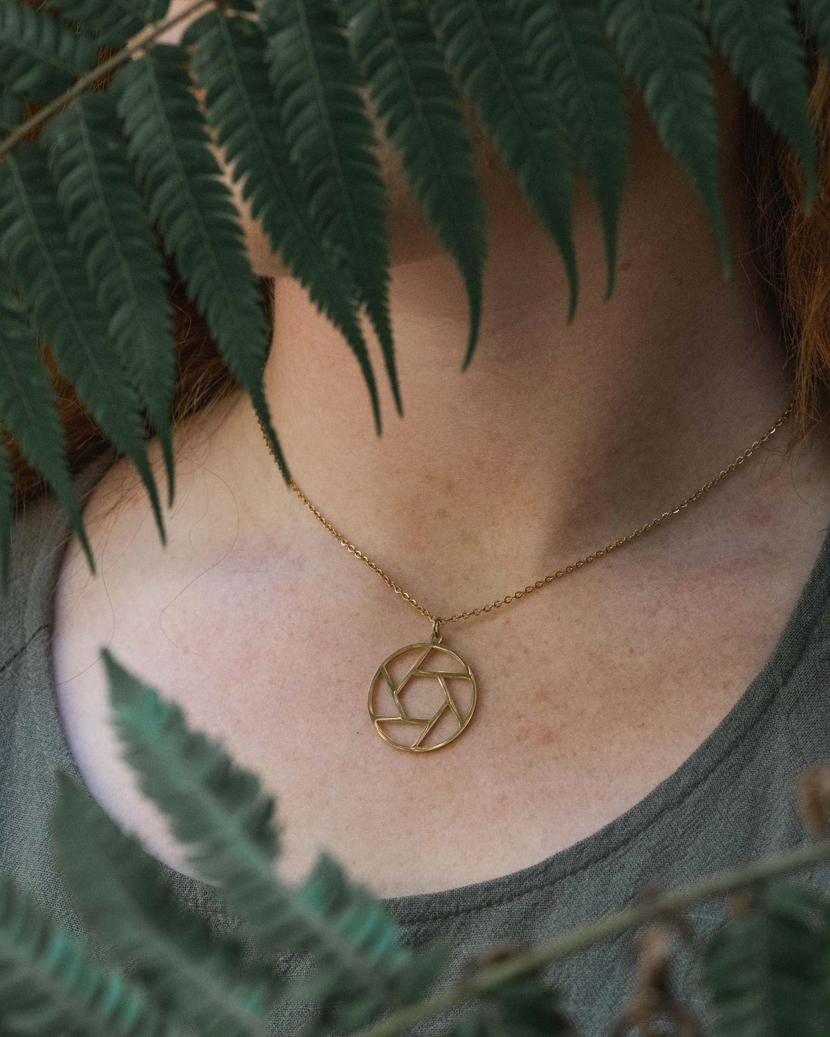 Metal Aperture Camera Necklace | Golden