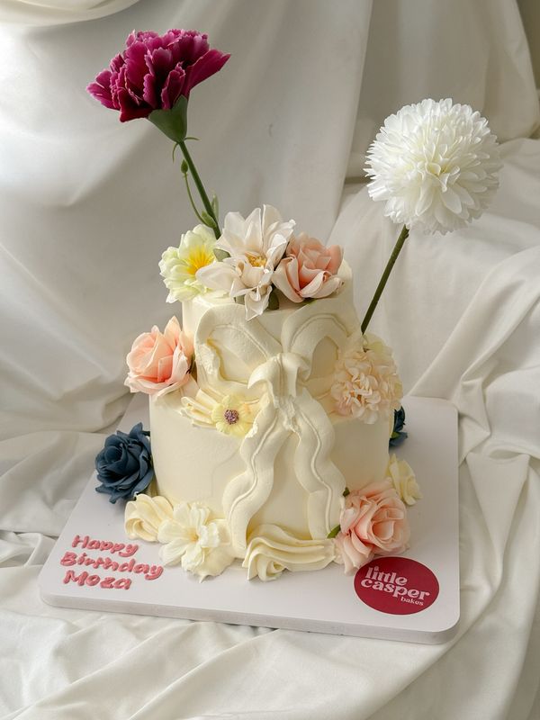 The Baby Two Tier Cake (6in + 4in)