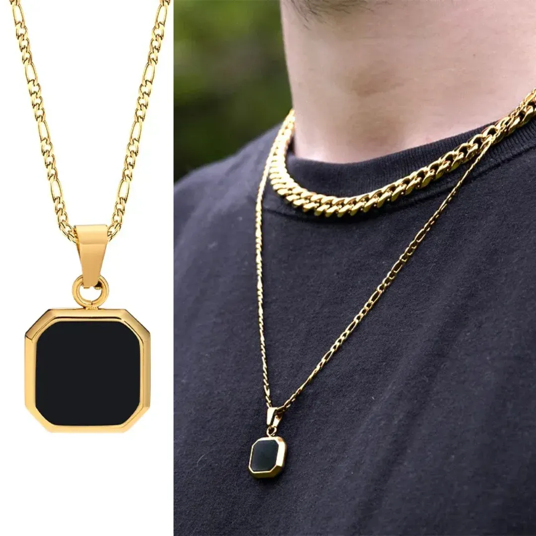 Black Square Pendant Necklace in Gold, Chain: Figaro