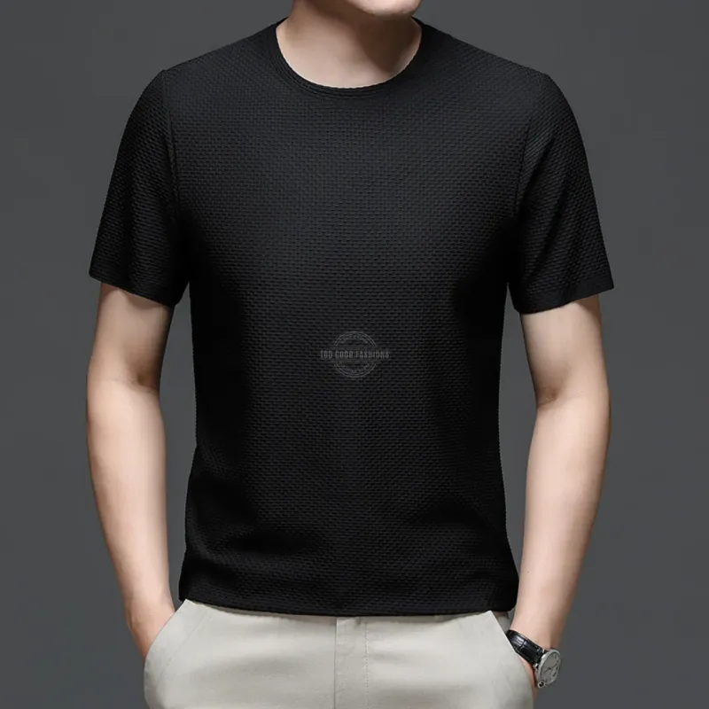 Men&#39;s black textured lightweight t-shirt