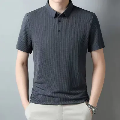 Men&#39;s dark gray textured lightweight polo shirt